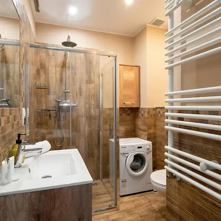Unique With A Beautiful View And Balcony By Renters Apartment