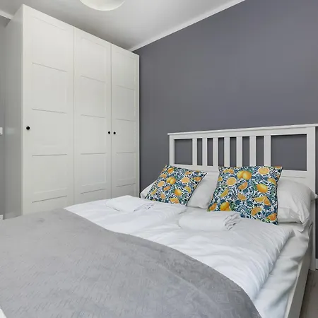 Unique With A Beautiful View And Balcony By Renters *